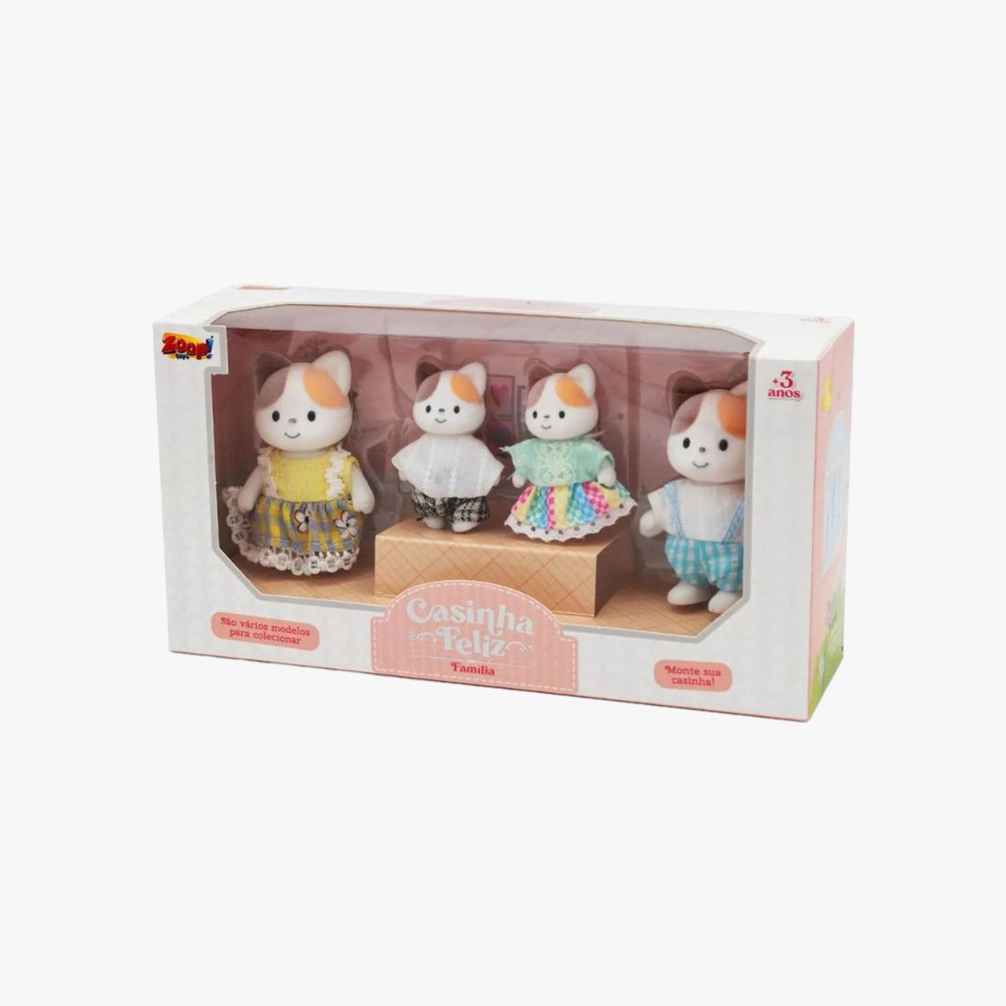 Detalhe das figuras de gatinhos mostrando roupinhas de tecido e acabamento das peças