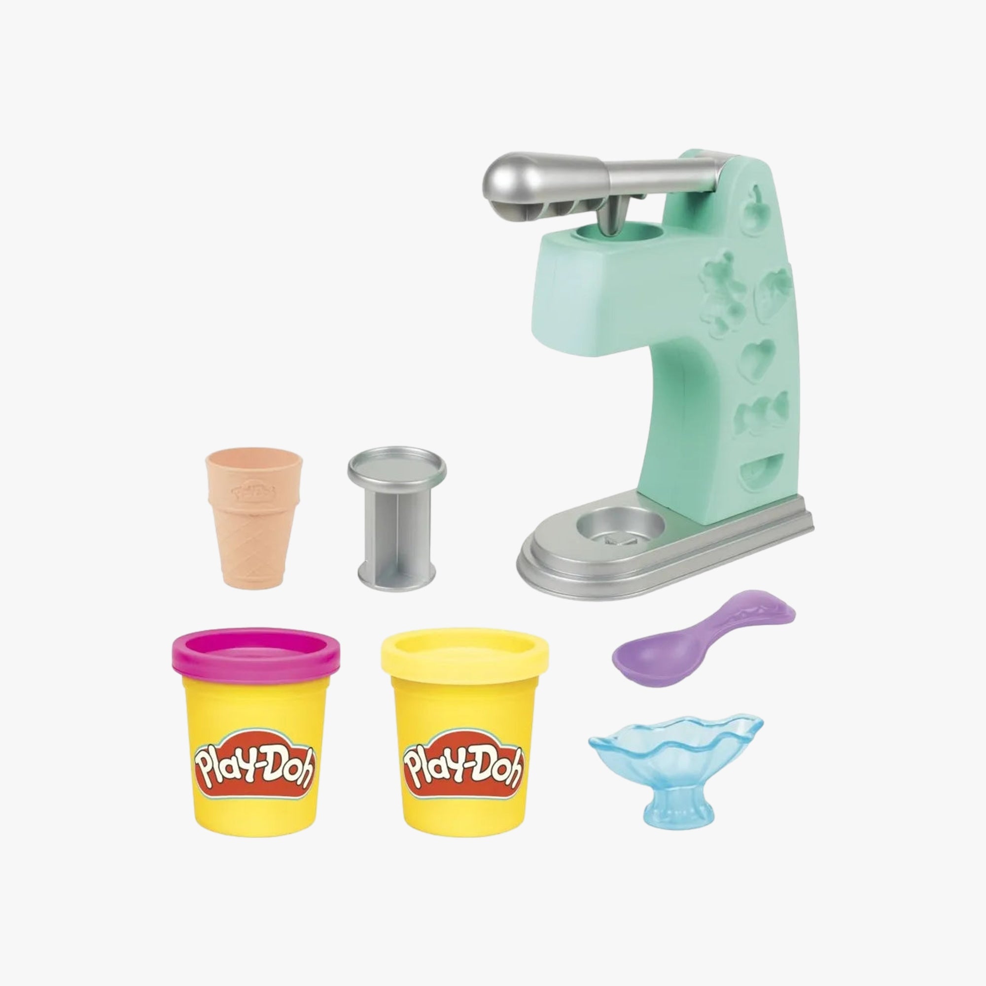Detalhe da maquina de sorvete Play-Doh com massinha saindo em formato de casquinha listrada