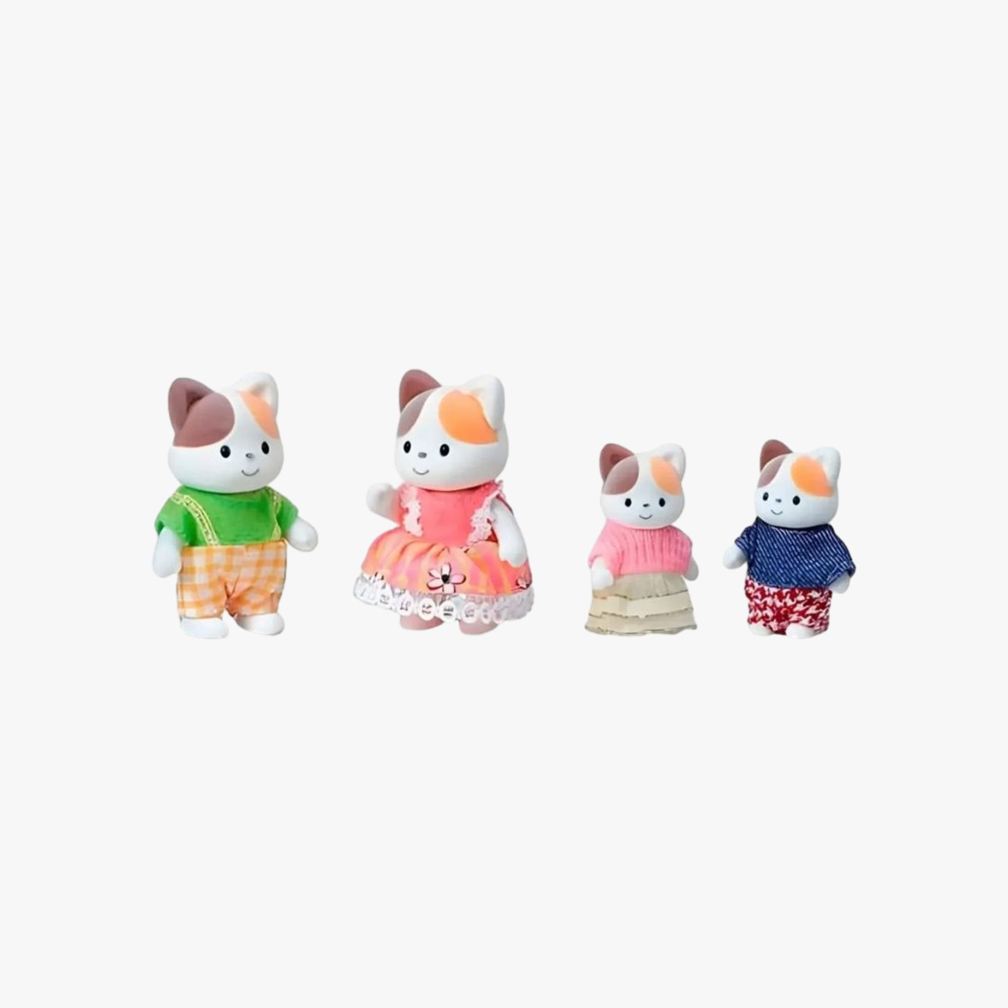 Família de gatinhos com roupinhas — 4 figuras (mãe, pai e 2 filhos) sobre fundo colorido