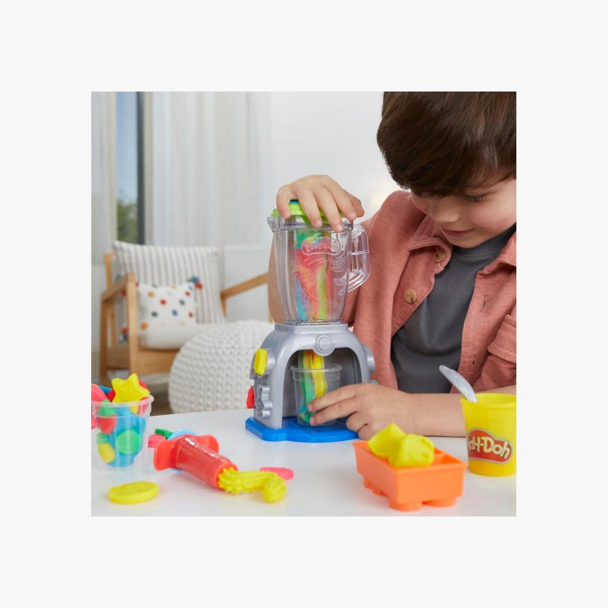 Embalagem frontal do kit massinha Play-Doh smoothies coloridos batida divertida